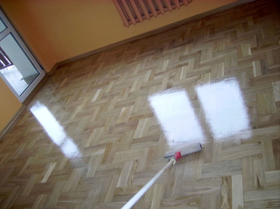 Cyklinowanie, układanie podłóg drewnianych, 